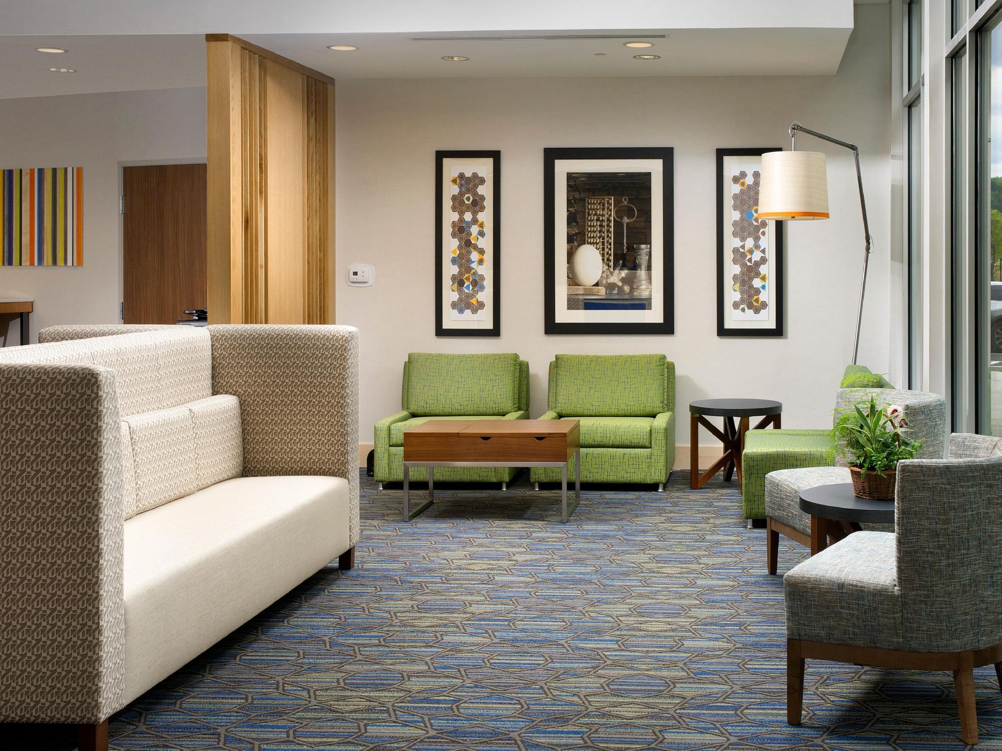 Holiday Inn Express & Suites By Ihg Altoona By Ihg Esterno foto