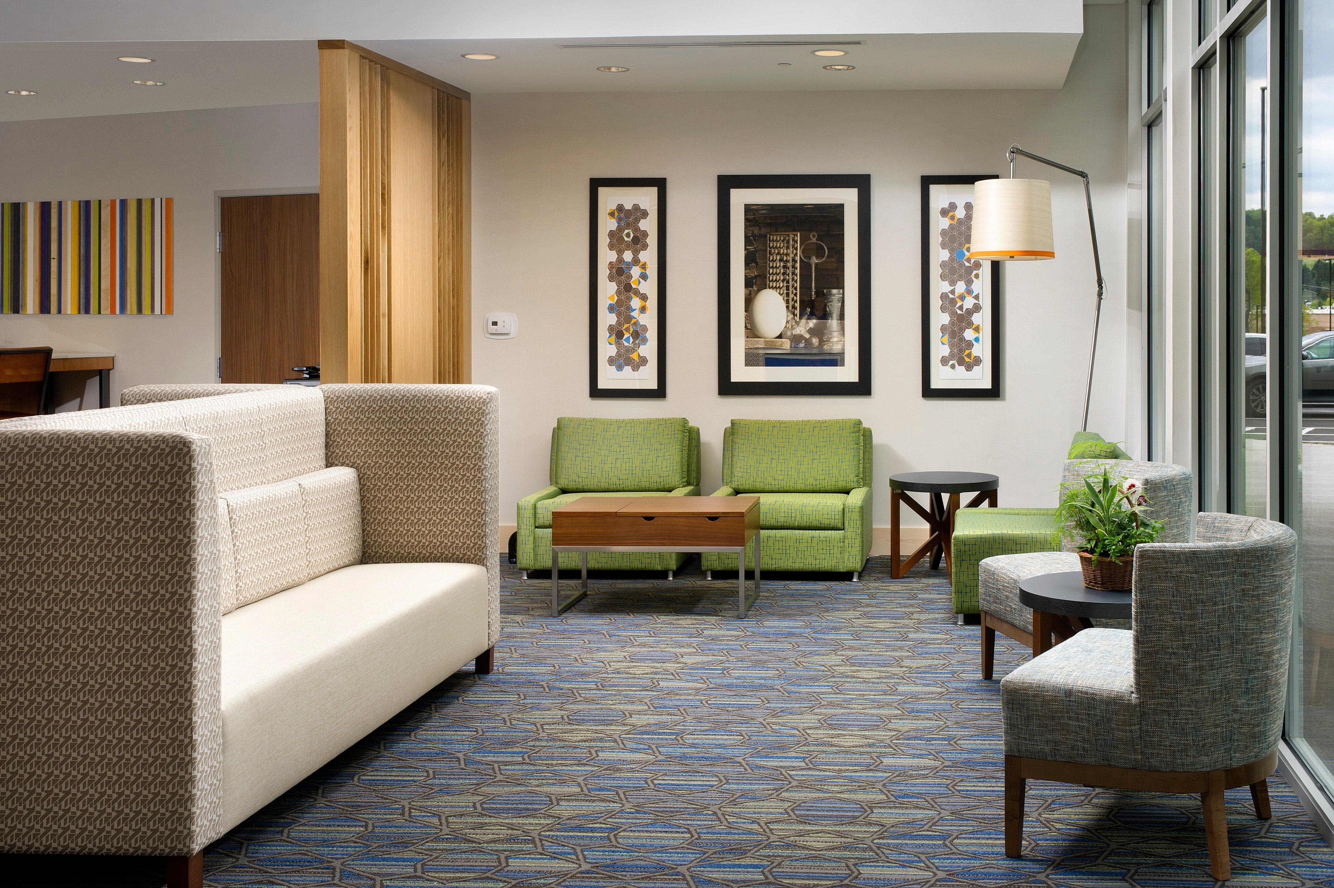 Holiday Inn Express & Suites By Ihg Altoona By Ihg Esterno foto