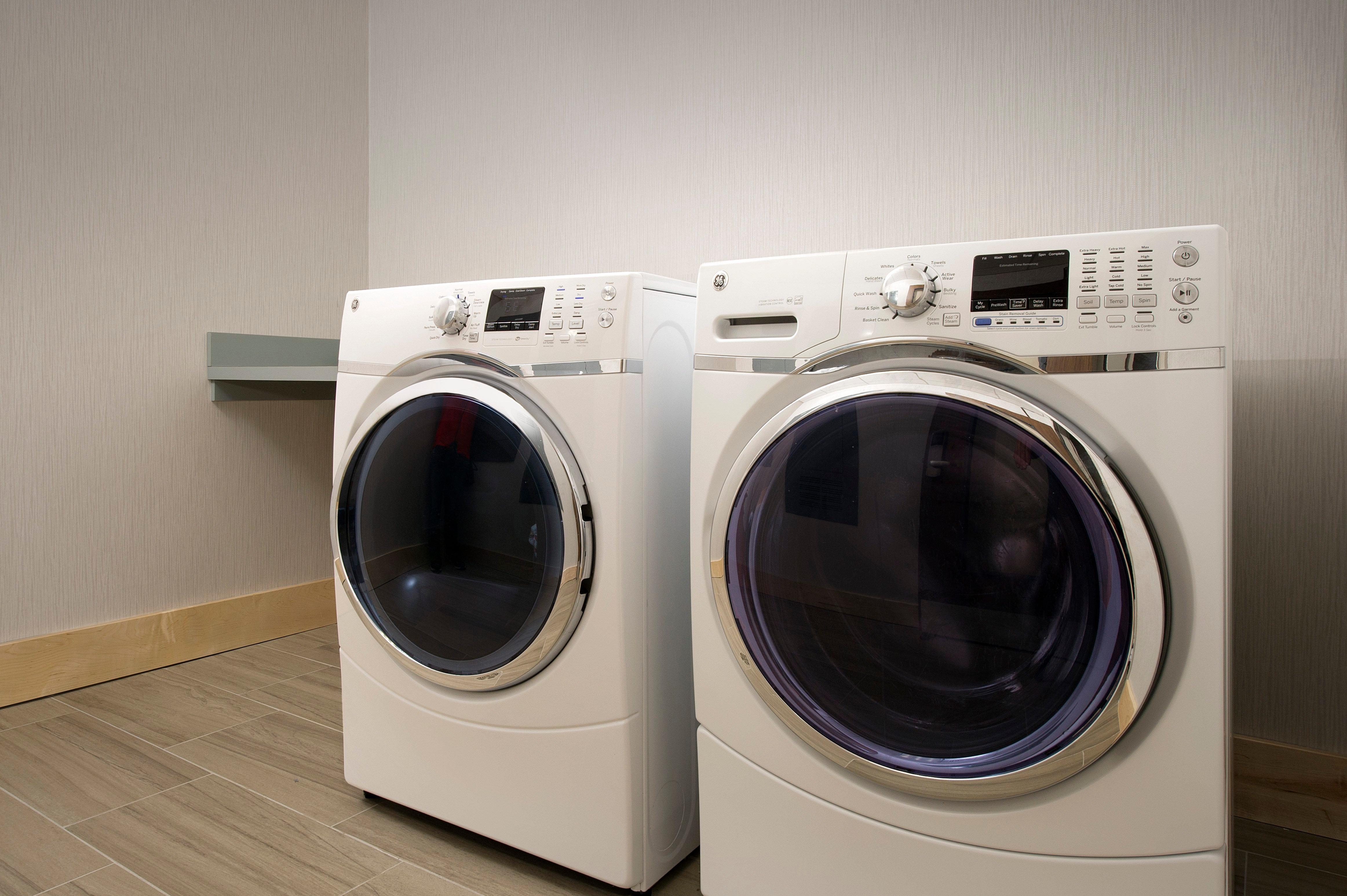 Holiday Inn Express & Suites By Ihg Altoona By Ihg Esterno foto