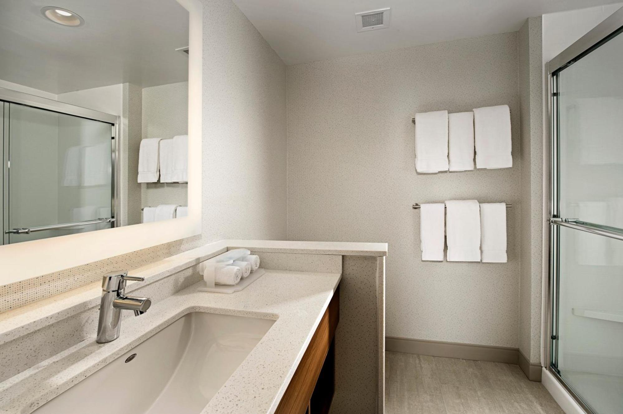 Holiday Inn Express & Suites By Ihg Altoona By Ihg Esterno foto